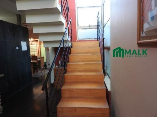 escala a segundo piso