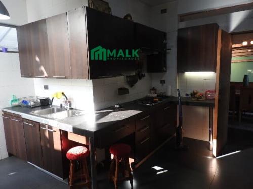 cocina con muebles 
