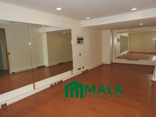 amplio-salon-